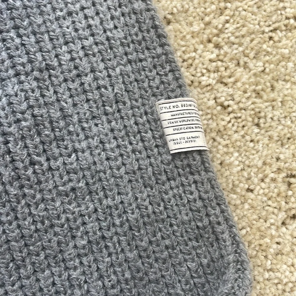 Urban Outfitters Sweater - Picture 2 of 4